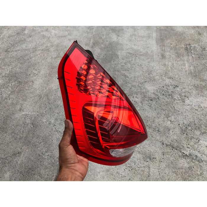 Calavera Izquierda Original Para Ford Fiesta Hatchback 2013, 2014, 2015, 2016 Rojo