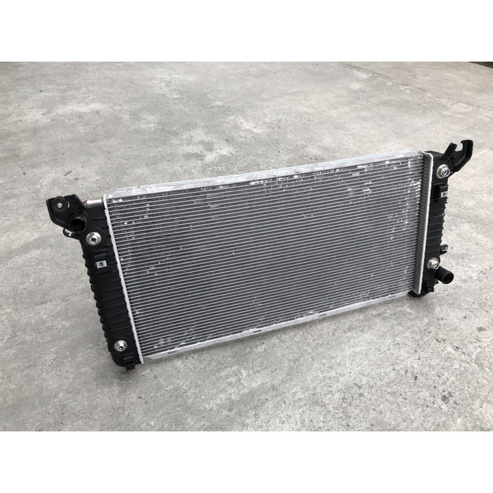 Radiador Original Para Yukon 2015 Al 2018 Motor 6.2