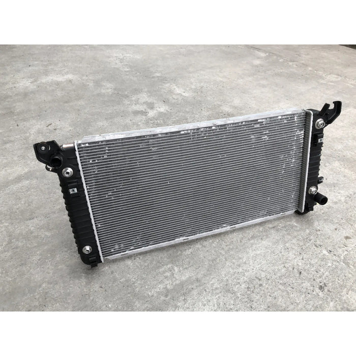 Radiador Original Para Yukon 2015, 2016, 2017, 2018 Motor 6.2