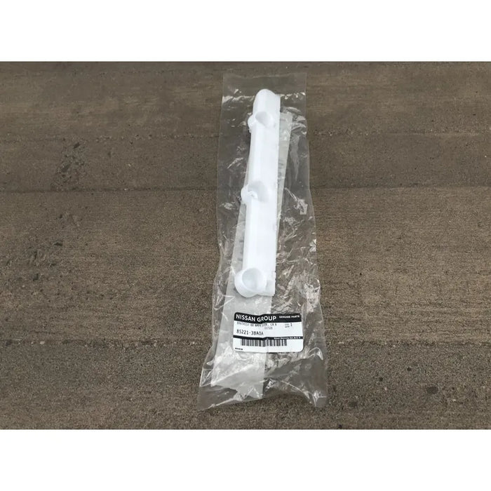 Guia Defensa Trasera Izquierda Para Nissan Versa 2012, 2013, 2014, 2015, 2016, 2017, 2018, 2019