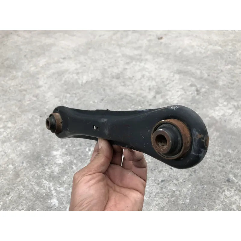 Tirante Trasero Izquierdo Inferior Para Mitsubishi Outlander 2016, 2017, 2018, 2019, 2020 - Motor 2.4 Litros, 4 Cilindros - Original