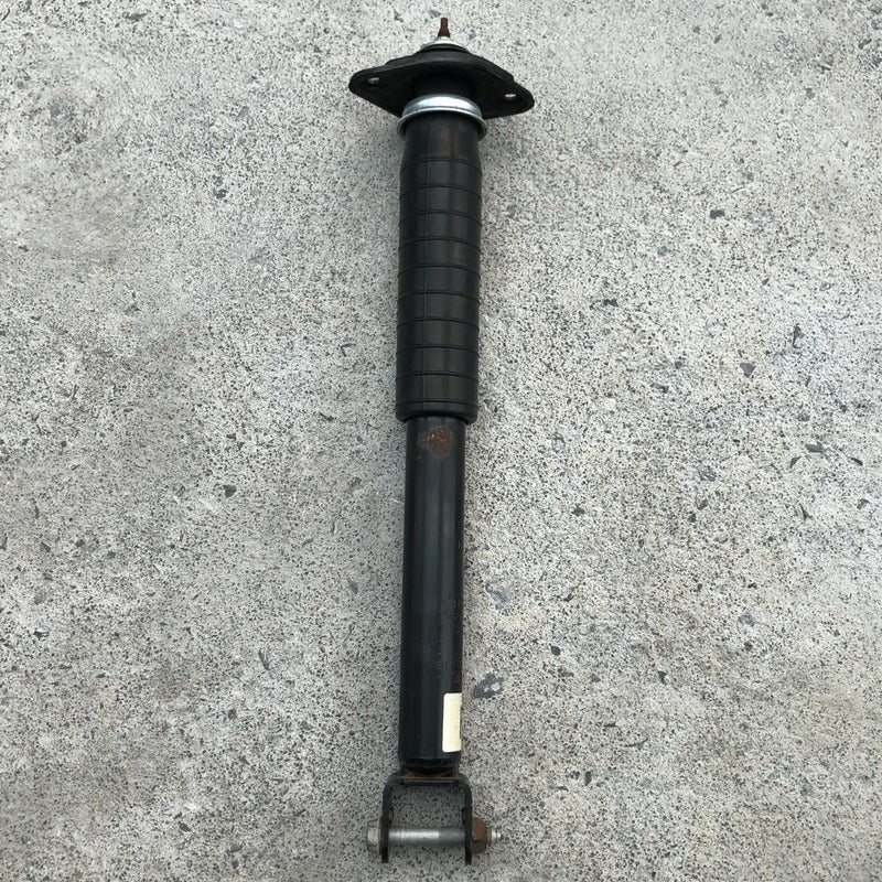 Amortiguador Trasero Derecho Para Nissan Altima 2013, 2014, 2015, 2016, 2017, 2018 - Motor 2.5 Litros, 4 Cilindros - Original