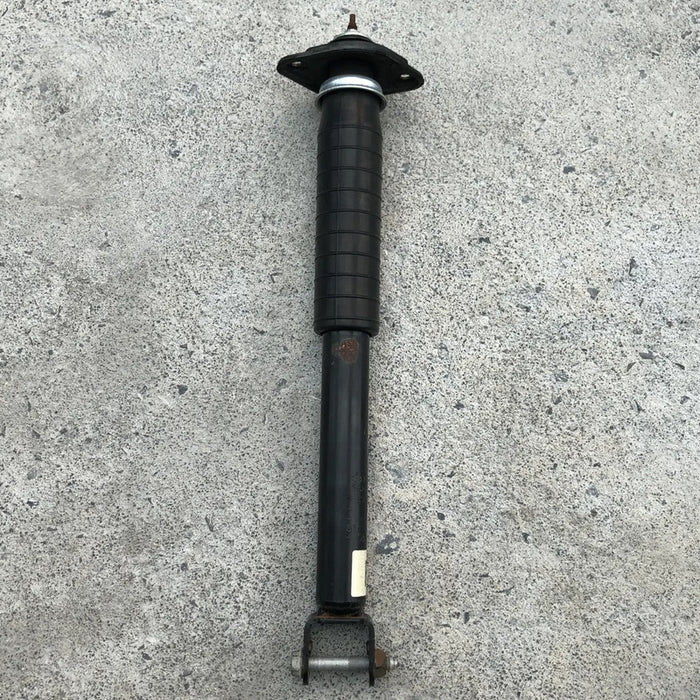 Amortiguador Trasero Derecho Para Nissan Altima 2013, 2014, 2015, 2016, 2017, 2018 - Motor 2.5 Litros, 4 Cilindros - Original