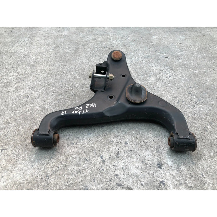 Horquilla Delantera Derecha Inferior Nissan Titan 2017 2018 2019 2020 2021 2022 2023 2024 4x2, Original