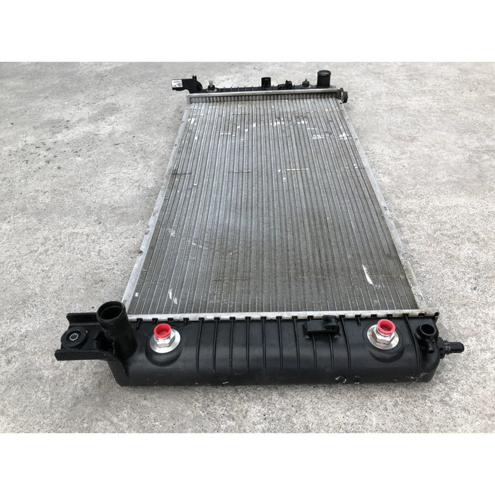 Radiador Original Para Yukon 2007 2008 2009 2010 2011 2012 2013 Motor 6.2
