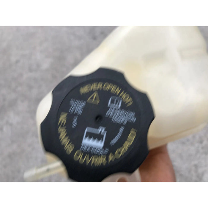 Deposito De Anticongelante Para Chevrolet Malibu 2008,  2009, 2010, 2011, 2012 - Motor 2.4 Litros, 4 Cilindros - Original