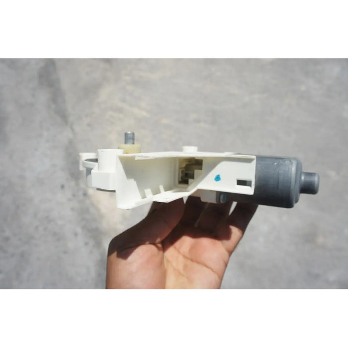Motor Elevador Vidrio Delantero Derecho Para Montego 2005, 2006, 2007