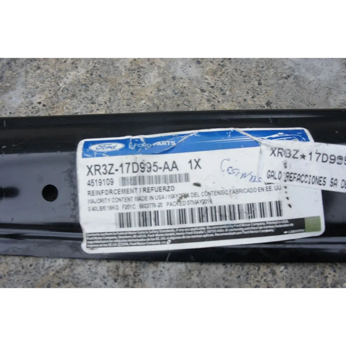 Guia Defensa Trasera Derecha Para Ford Mustang 1999, 2000, 2001, 2002, 2003, 2004