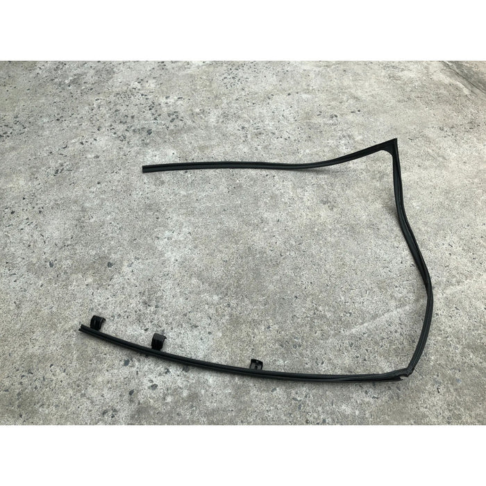Empaque Guia De Vidrio Trasero Derecho Para Subaru Forester 2014, 2015, 2016, 2017, 2018 Negro