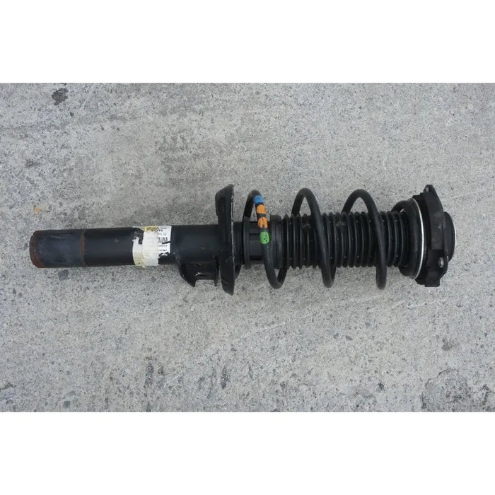 Amortiguador Delantero Derecho Para Volkswagen Jetta 2016, 2017, 2018 Motor 1.8 Original