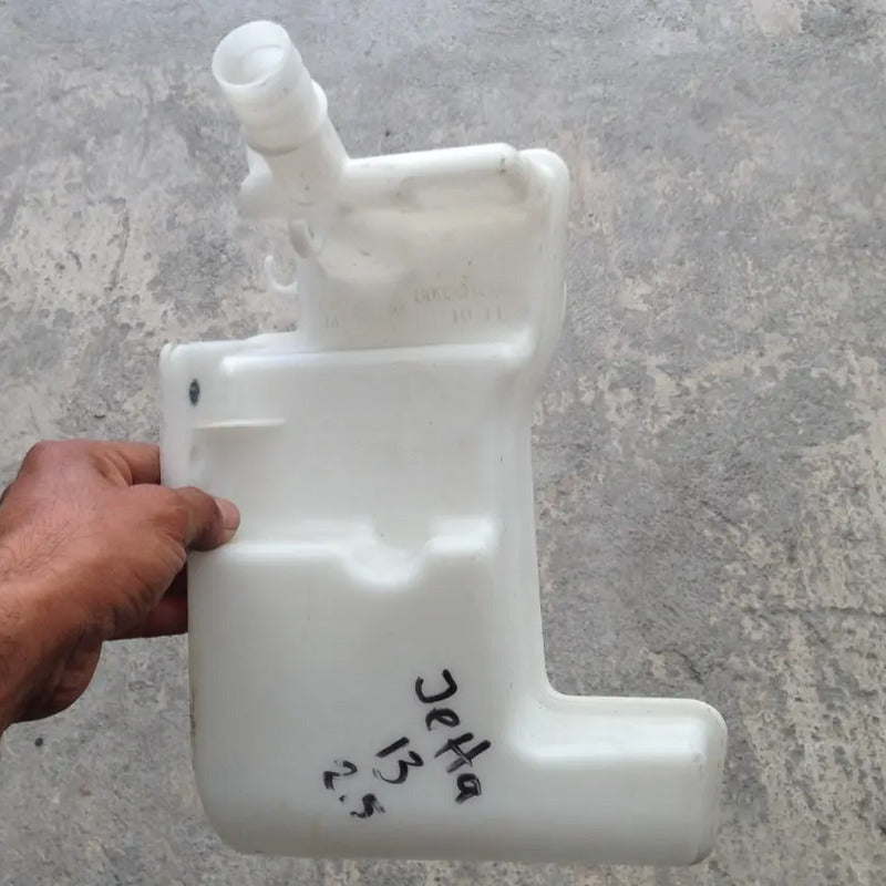Deposito Limpia Parabrisas Para Volkswagen Jetta 2012, 2013, 2014, 2015, 2016, 2017, 2018 (motor 2.5)