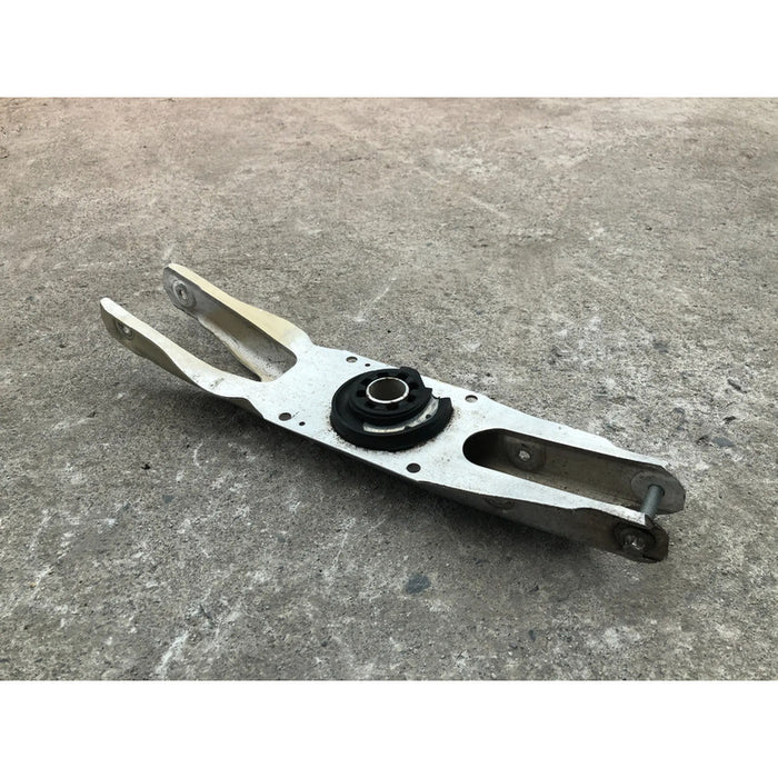 Horquilla Trasera Derecha Mercedes Benz Cla250 2014 2015 2016 2017 2018 2019 Motor 2.0, Original