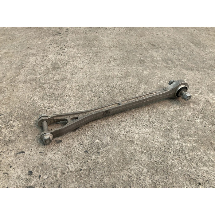 Tirante Trasero Izquierdo Inferior Para Dodge Charger 2015, 2016, 2017, 2018, 2019, 2020, 2021, 2022, 2023 - Motor 3.6 Litros, V6, Original