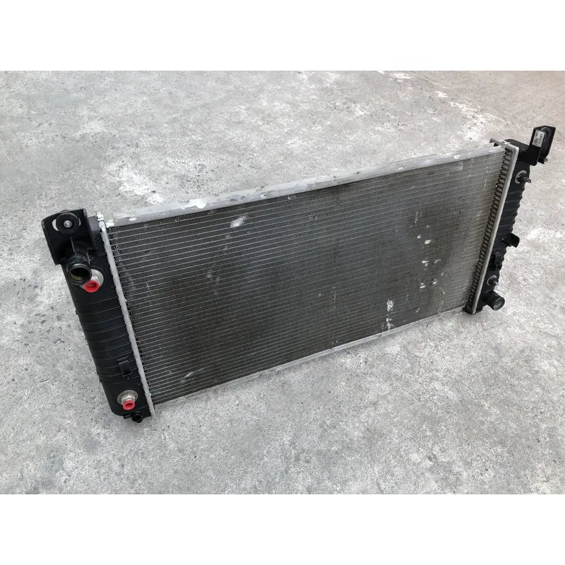 Radiador Original Para Yukon 2007 2008 2009 2010 2011 2012 2013 Motor 6.2