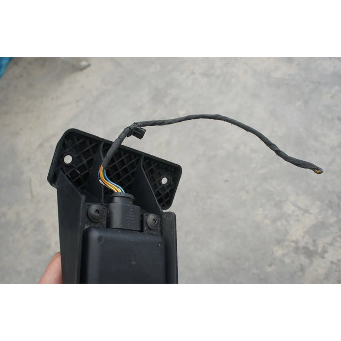 Guia Defensa Trasera Izquierda Para Volkswagen Jetta 2011, 2012, 2013, 2014, 2015, 2016, 2017, 2018 - Con Modulo