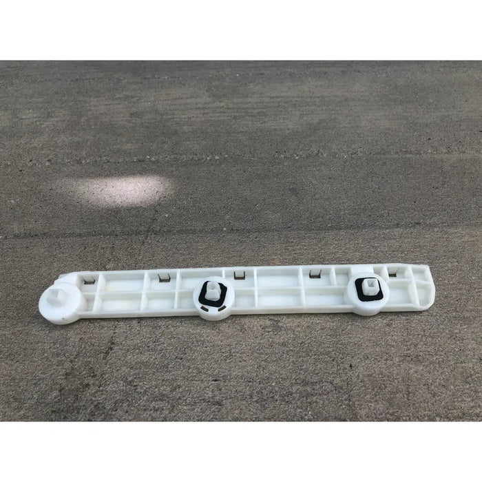 Guia Defensa Trasera Izquierda Para Nissan Versa 2012, 2013, 2014, 2015, 2016, 2017, 2018, 2019