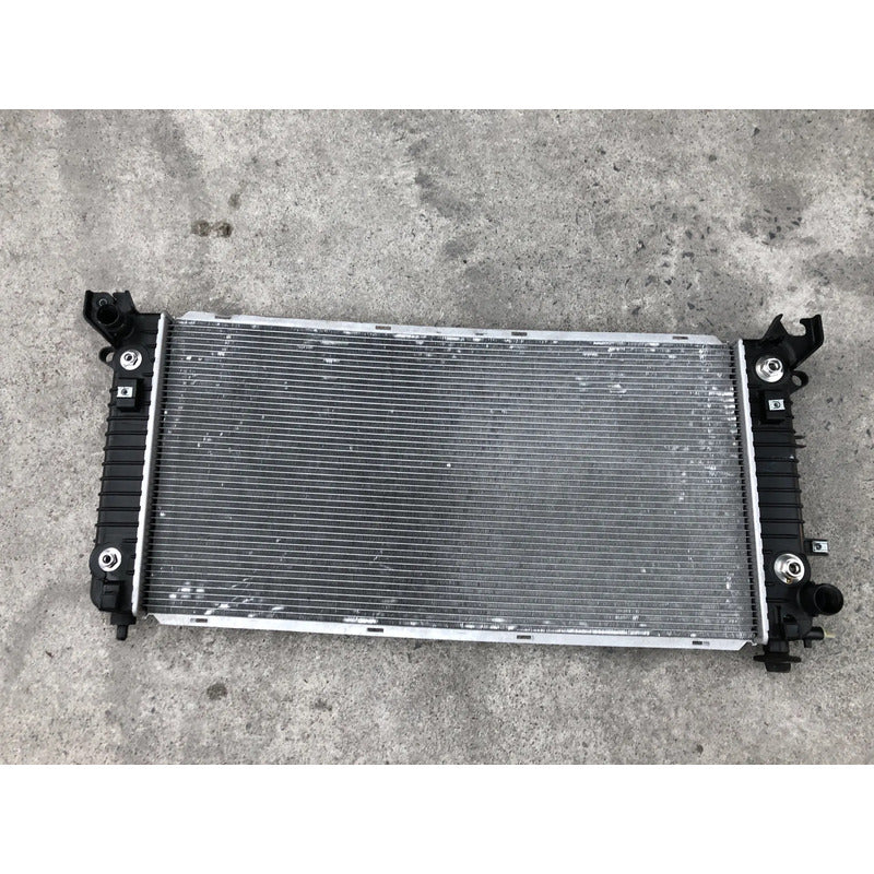 Radiador Original Para Yukon 2015, 2016, 2017, 2018 Motor 6.2