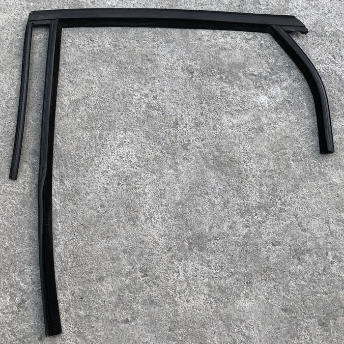 Empaque Guia De Vidrio Puerta Trasera Izquierda Para Ford Focus 2012, 2013, 2014, 2015, 2016, 2017, 2018 - Original Negro