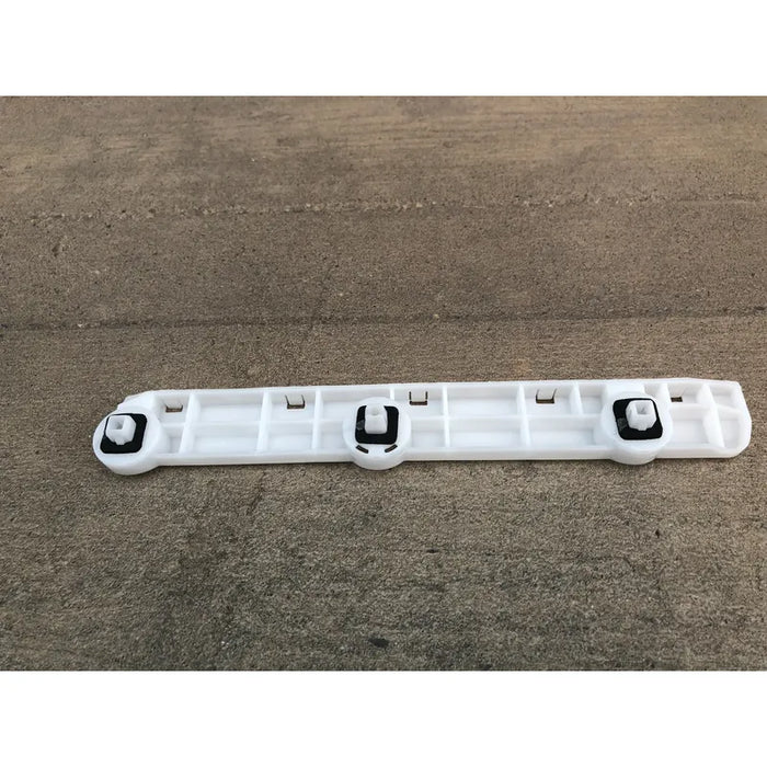 Guia Defensa Trasera Izquierda Para Nissan Versa 2012, 2013, 2014, 2015, 2016, 2017, 2018, 2019 - Original