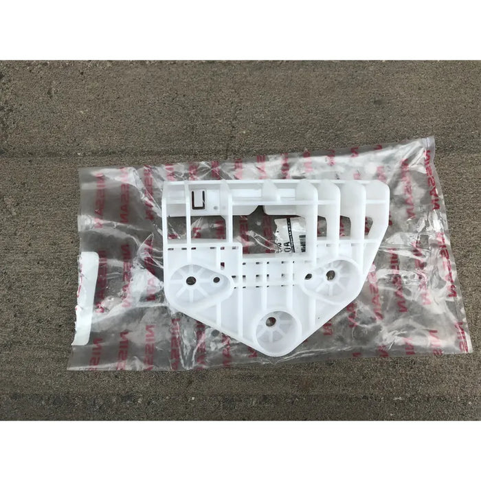 Guia Soporte De Faro Derecho Nissan Np300 2016-2018