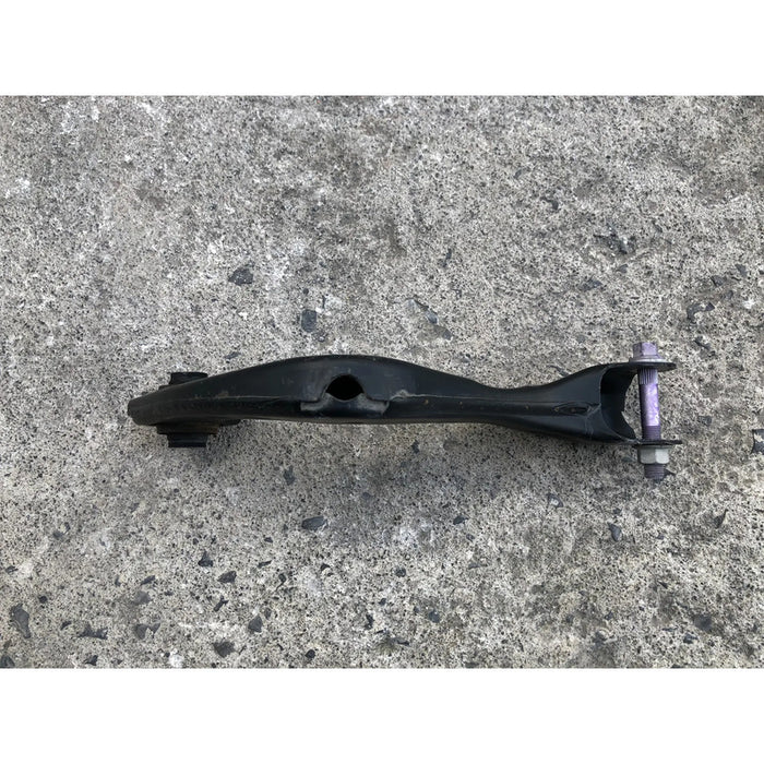 Tirante Trasero Izquierdo Para Toyota Camry 2018, 2019, 2020, 2021, 2022, 2023 - Motor 3.0 Litros, V6 - Original