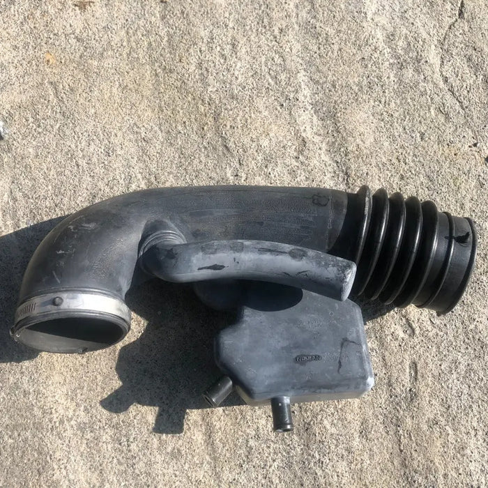 Manguera Porta Filtro Para Nissan Titan 2004, 2005, 2006, 2007, 2008, 2009, 2010, 2011, 2012, 2013, 2014, 2015 Motor 5.6