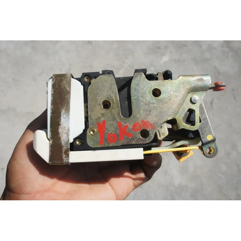 Chapa De Puerta Delantera Izquierda Para Gmc Yukon 2000, 2001, 2002, 2003, 2004, 2005, 2006 - Original