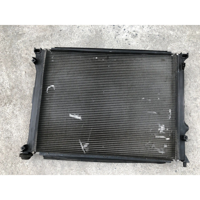Radiador Original Para Dodge Challenger 2009, 2010, 2011, 2012, 2013, 2014 Motor 5.7