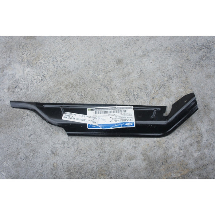 Guia Defensa Trasera Derecha Mustang 1999, 2001, 2003, 2004