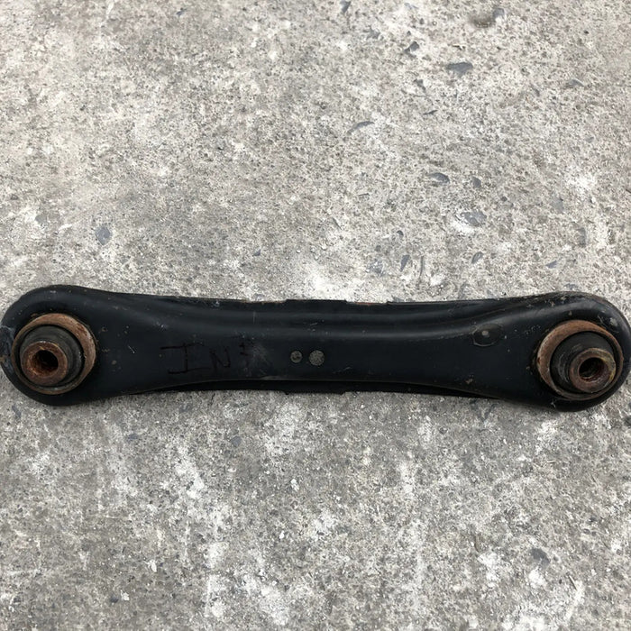 Tirante Trasero Izquierdo Inferior Para Mitsubishi Outlander 2016, 2017, 2018, 2019, 2020 - Motor 2.4 Litros, 4 Cilindros - Original